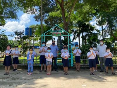 Học sinh khó khăn được hỗ trợ thiết bị học trực tuyến