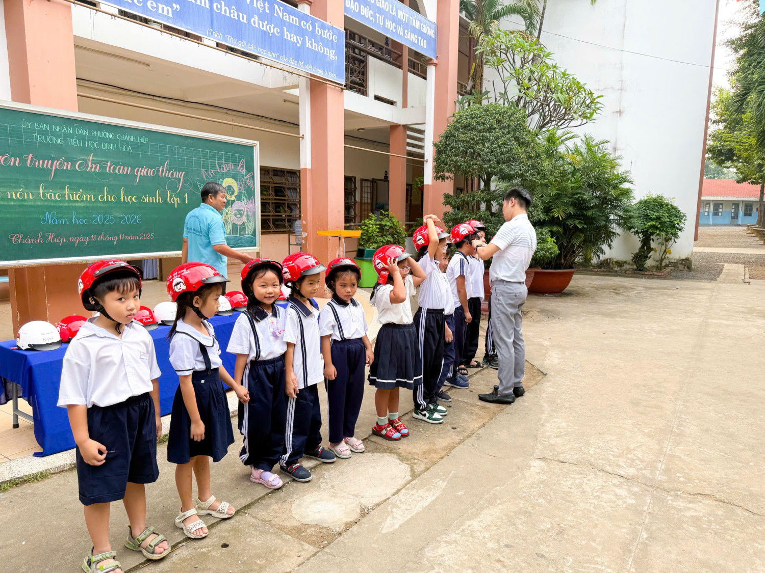 z7235617785533 94bc41938f4b52a61bf66d680f461786