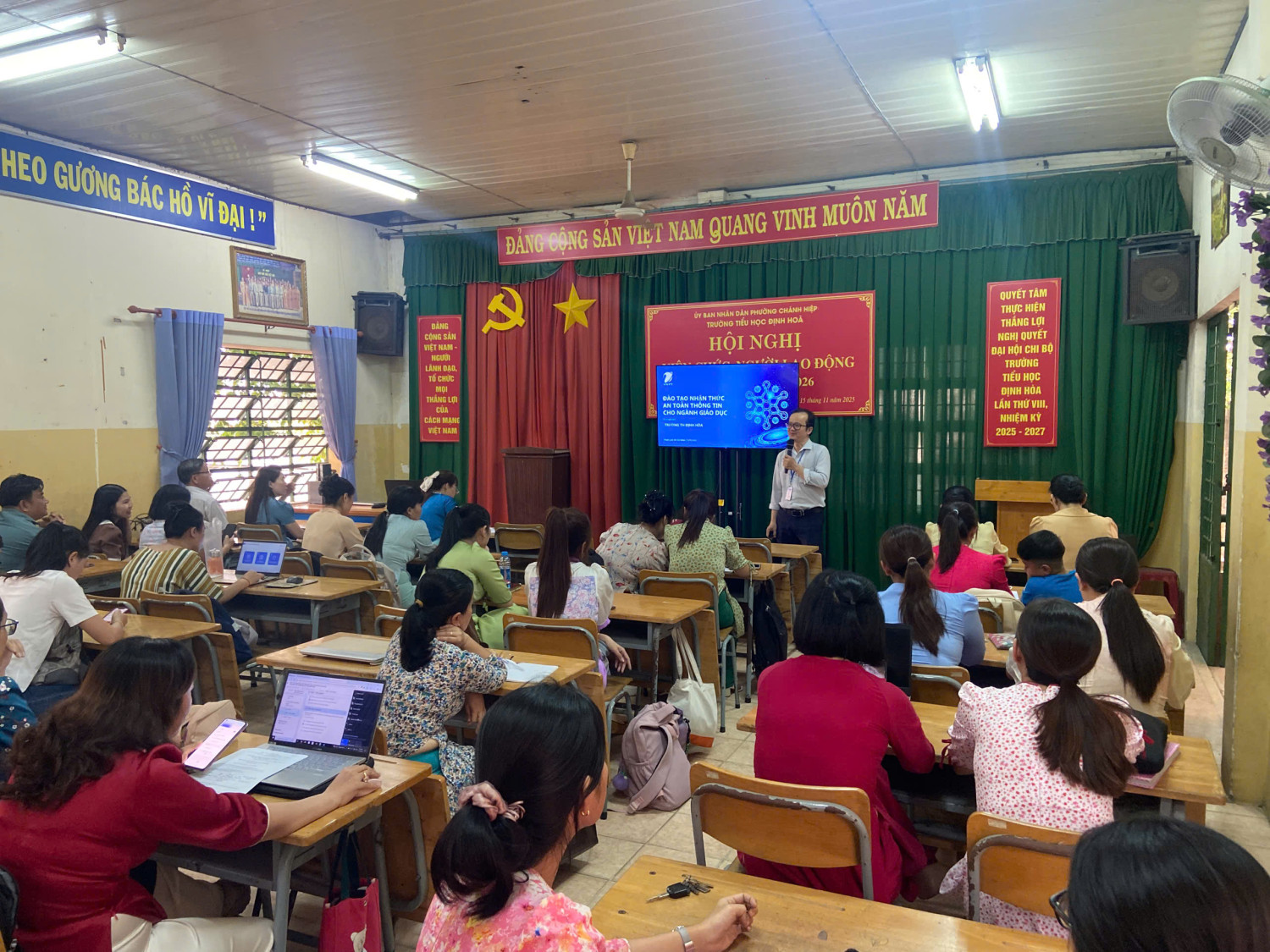 z7615033815045 fde4acd479cdb77b917f17cb86937326