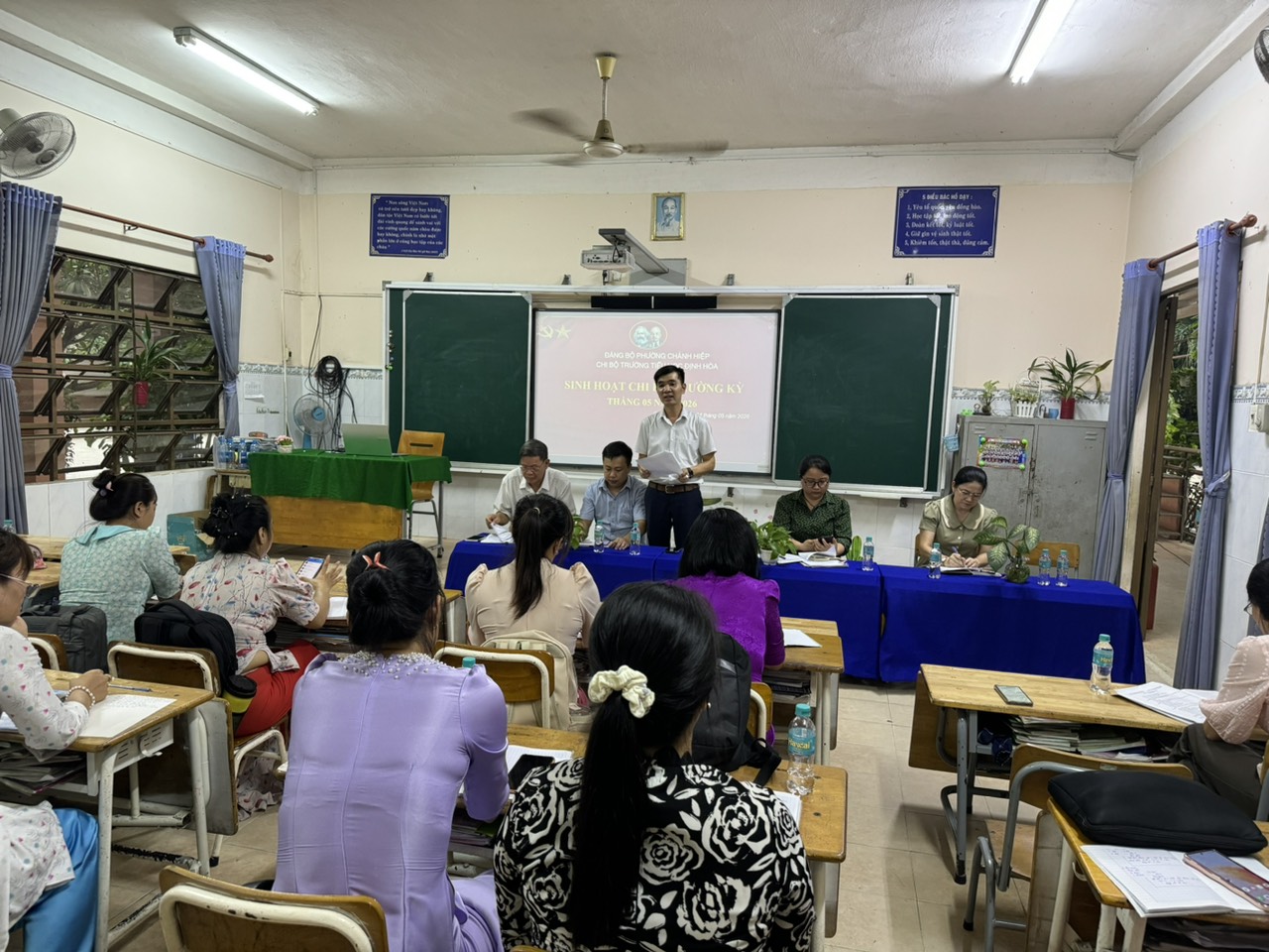Sinh hoạt chi bộ thường kỳ tháng 5-2026